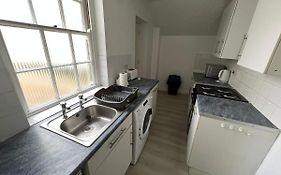 Entire One Bedroom Flat, 5